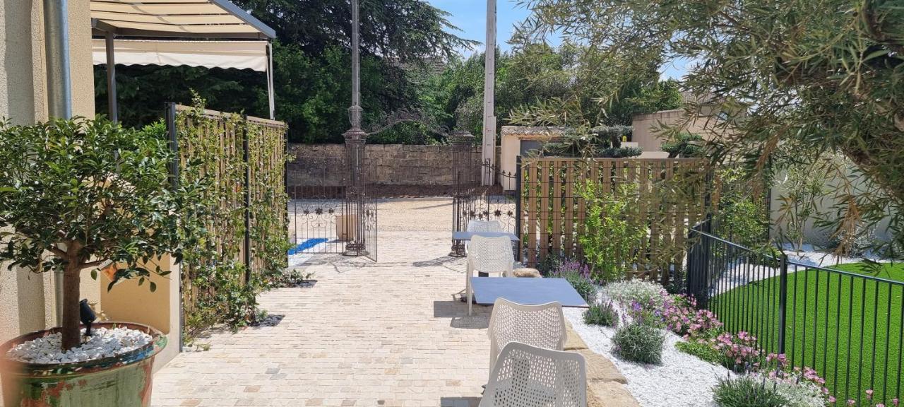 Le Petit Eden Bed & Breakfast Saint-Quentin-la-Poterie Exterior foto